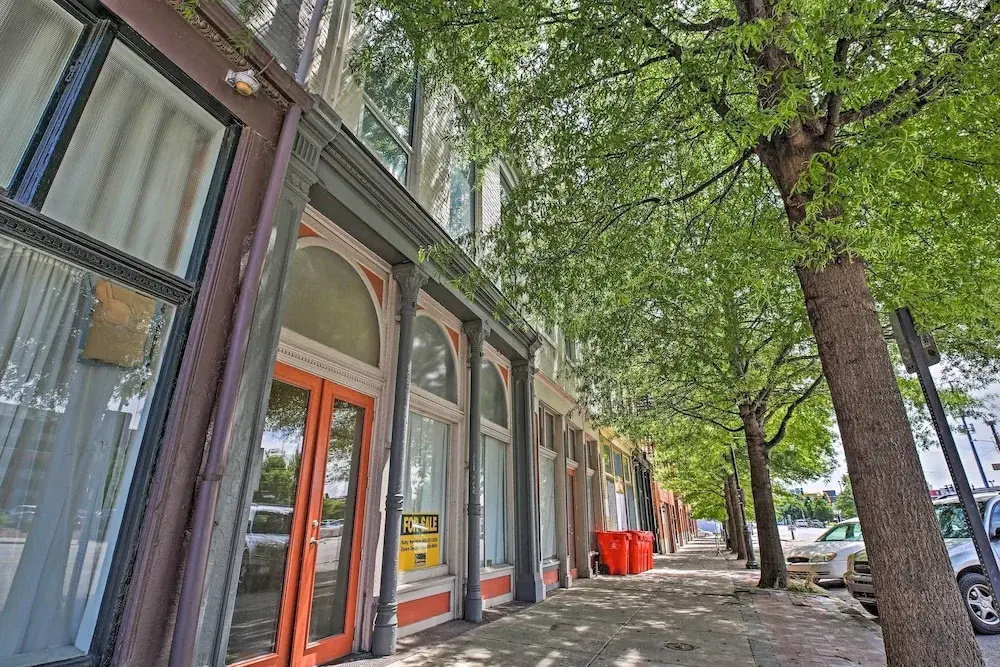 Walk to Dtwn Distilleries: Nulu Art District Loft