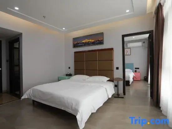 Deluxe Triple Suite