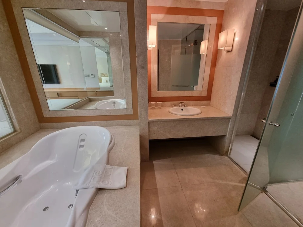 Standard Double room with city view (full double bed)