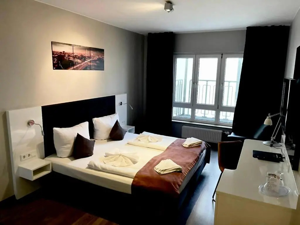 Superior Double room with courtyard view (full double bed)