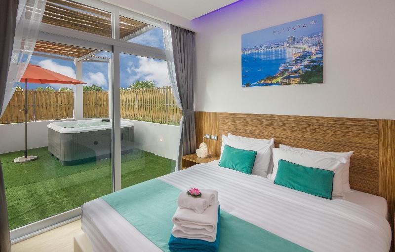 Вилла с 6 комнатами с балконом в Tropicana Pool Villa