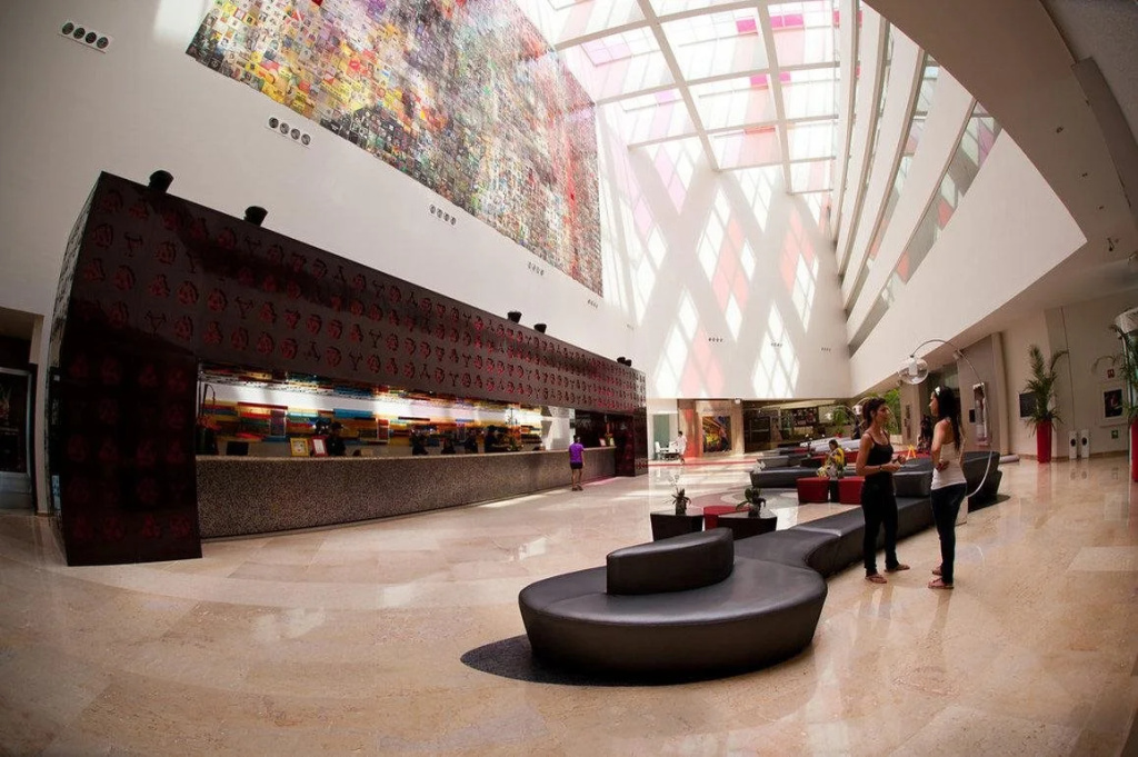Lobby & Reception