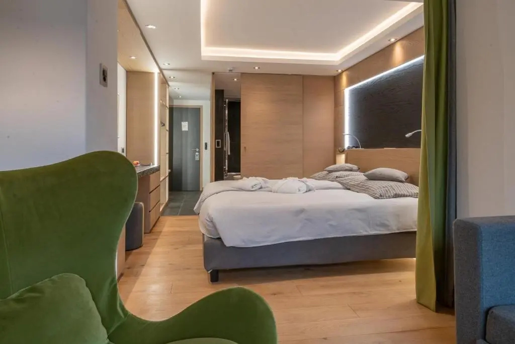 Deluxe Double room (full double bed)