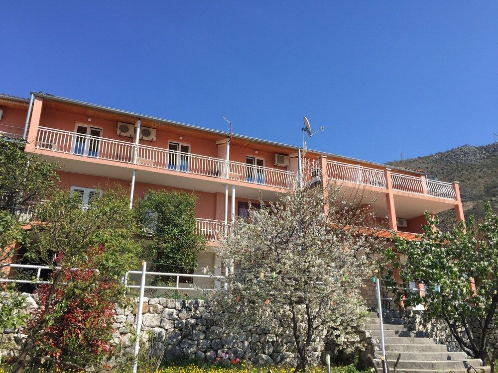 Apartmani Ana