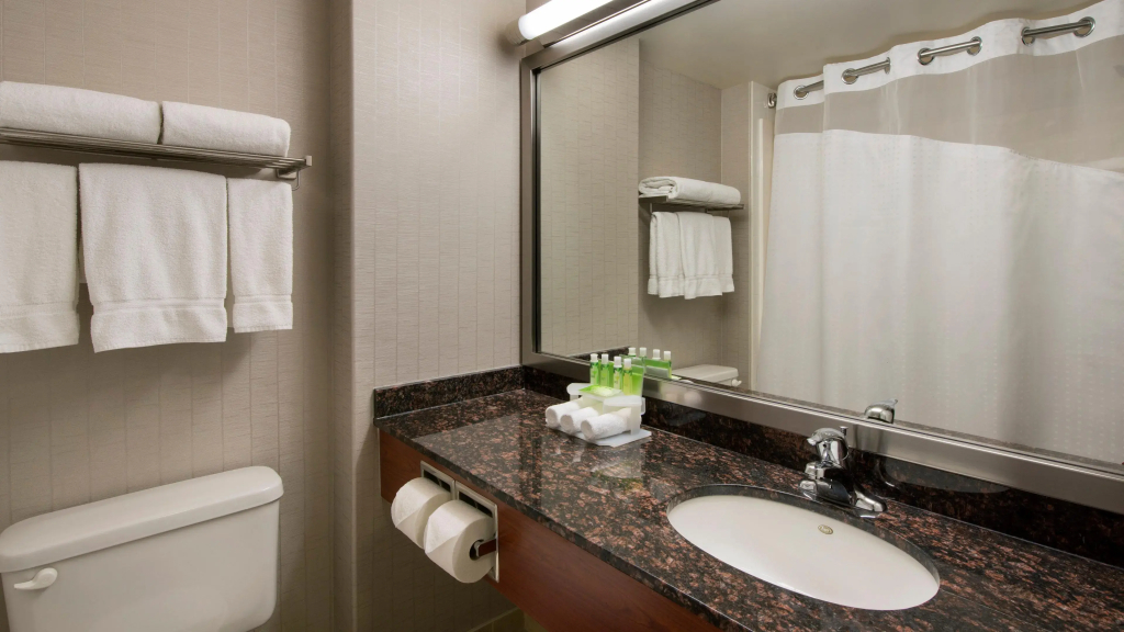 Holiday Inn Express & Suites Sherwood Park-Edmonton Area by IHG - фото 8
