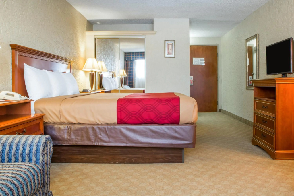 Econo Lodge Broken Arrow — 5