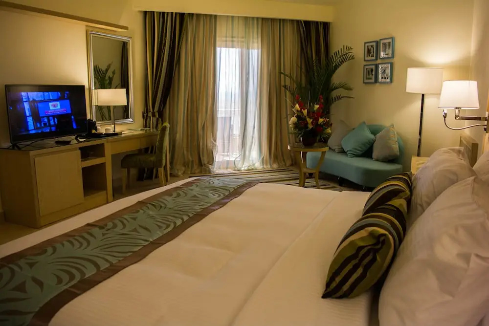 Standard Suite with partial sea view