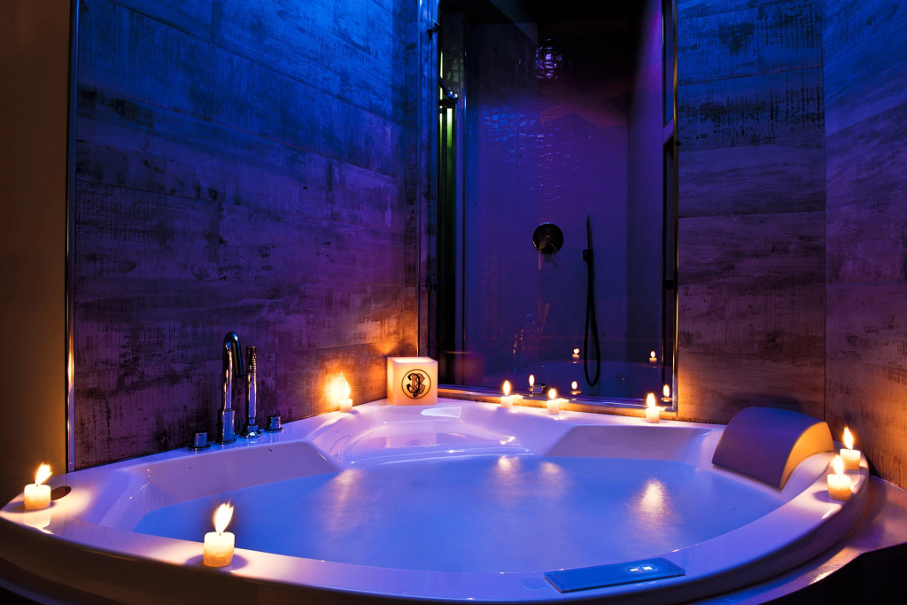 Double Junior Suite with Spa Bath (full double bed)