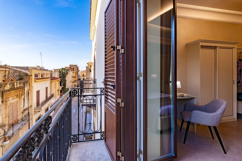 Superior room with city view