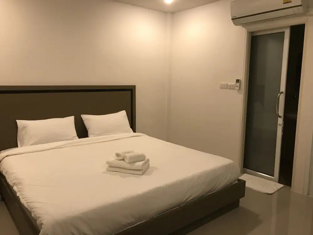 Deluxe Double room (full double bed)