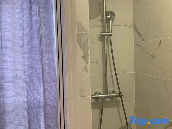 Одноместный номер Standard в Dupleix Hotel