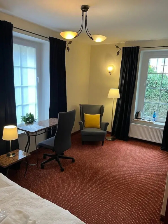 Deluxe Double room (full double bed)