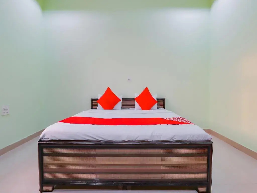 Moonlight Guest House by OYO Rooms