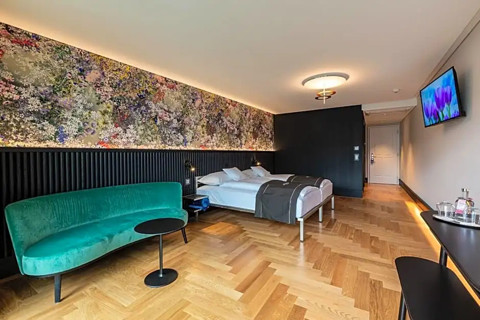Boutique Hotel Bellevue - Tap to explore photos