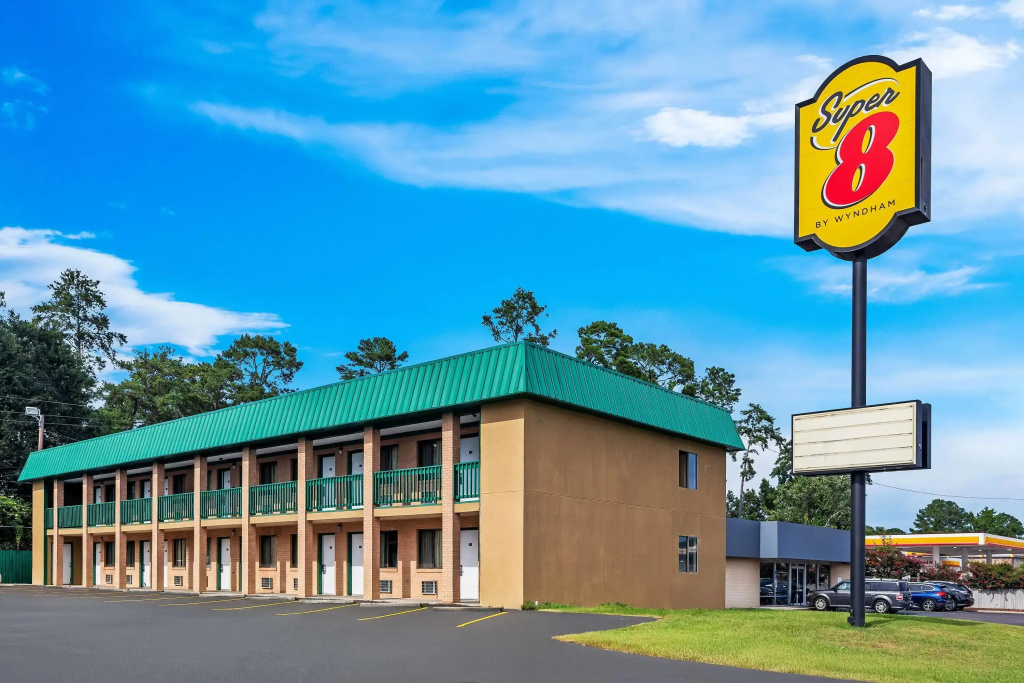 Super 8 by Wyndham Columbia SC / Ft. Jackson
