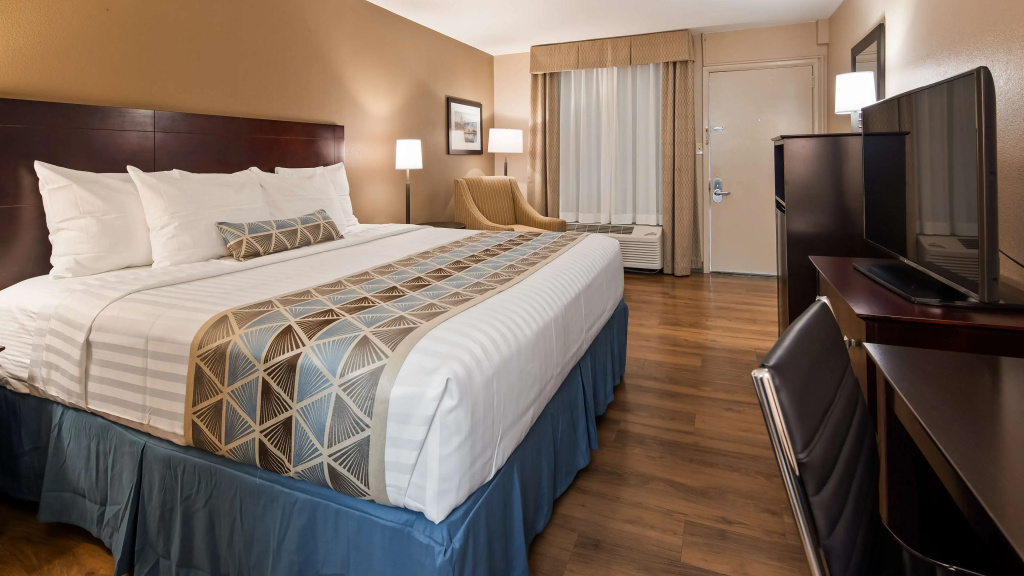 Best Western Annapolis - Tap to explore photos