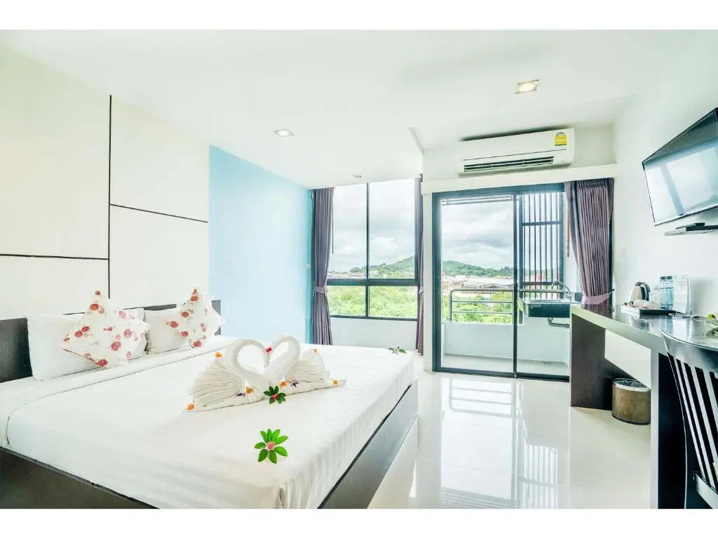 Deluxe Double room (full double bed)