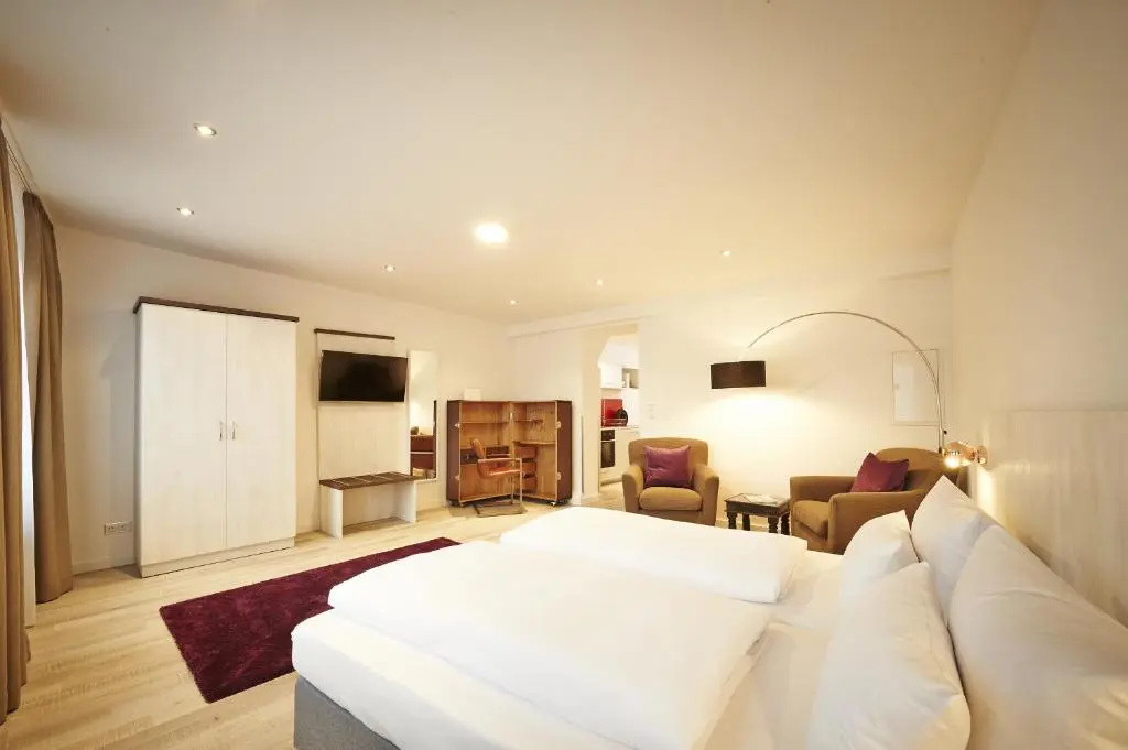 Double Studio (full double bed)