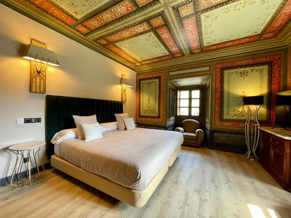 Deluxe Double room (full double bed)