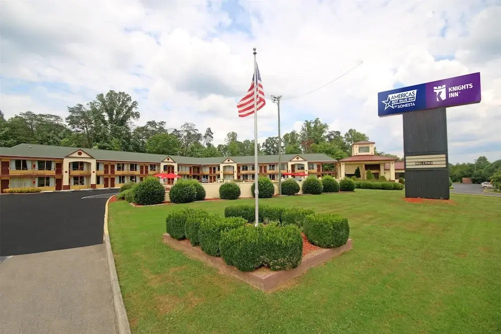 Knights Inn Pilot Mountain