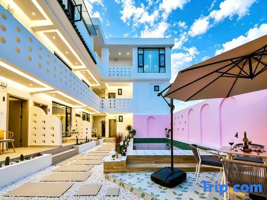 Ban'cheng Light Luxury Scenic Courtyard-Style Hotel (Dali Ancient City South Gate)