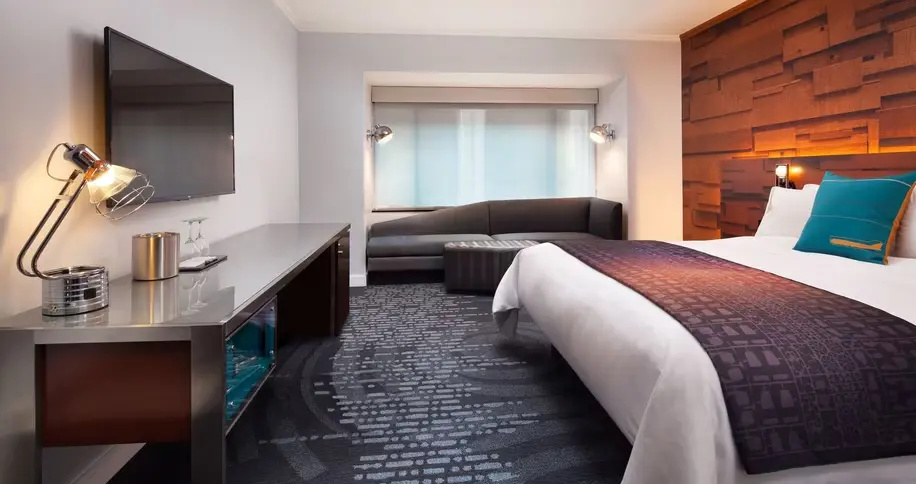 Standard room with partial view