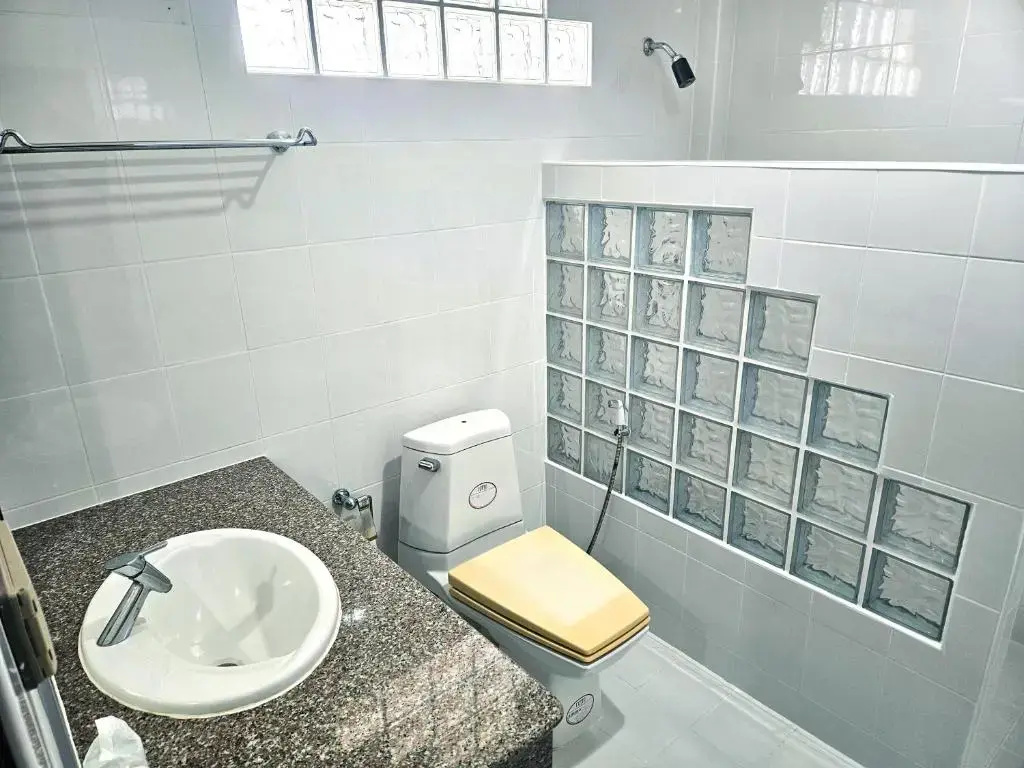 Thong Paeka Hotel - Chambres