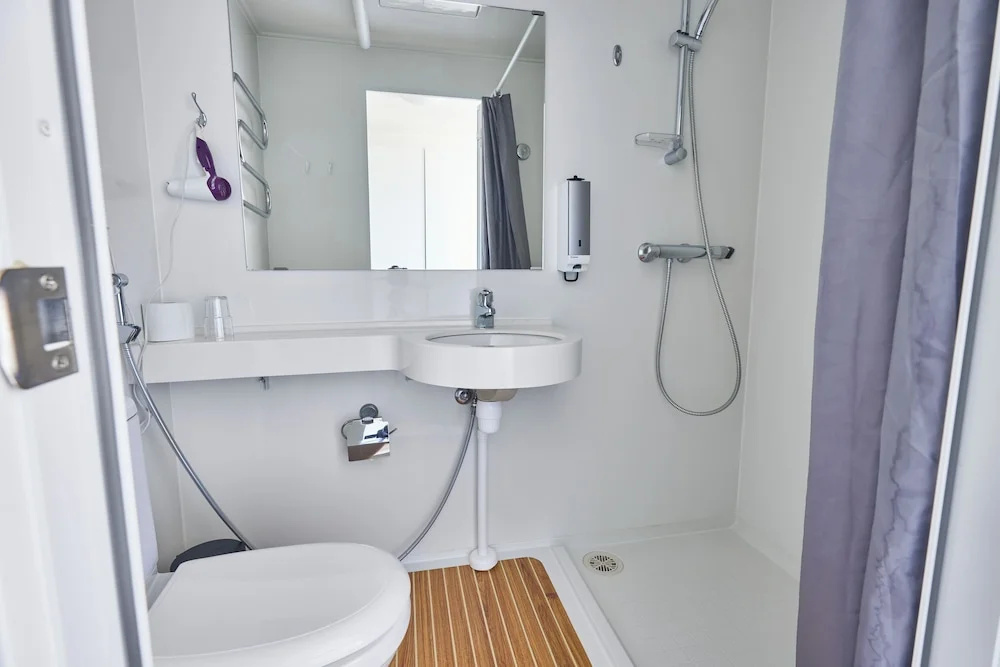 2 Bedrooms Economy Quadruple room