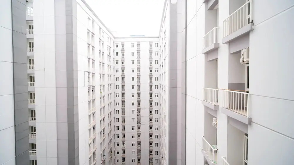 Best Location And Comfy 2Br At Bale Hinggil Apartment