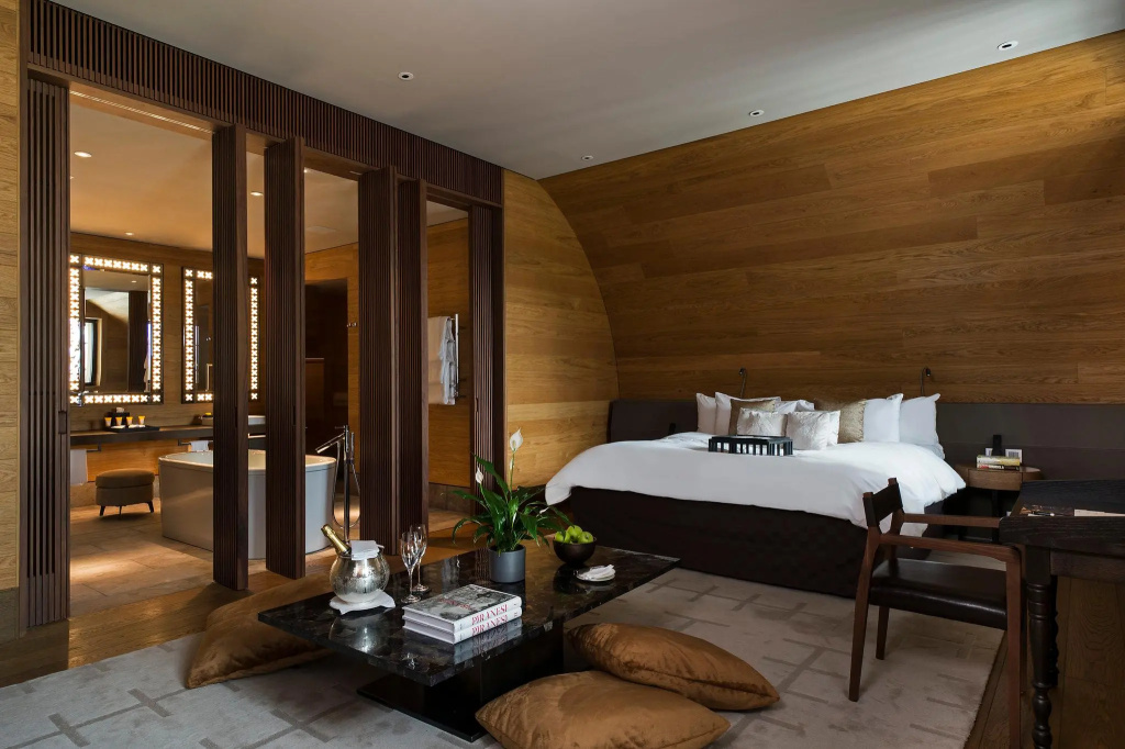 Deluxe Double room (full double bed)