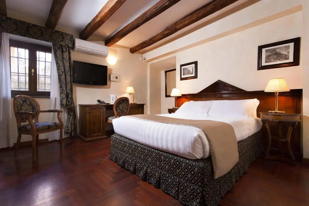 Superior Double room (full double bed)