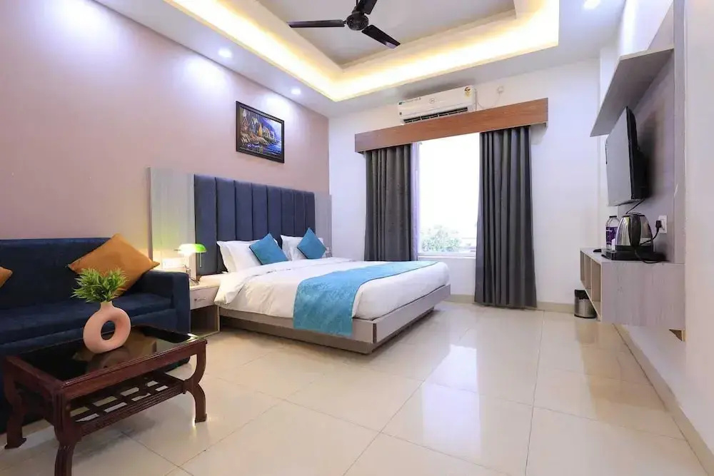 Standard Double room with pool view (full double bed)