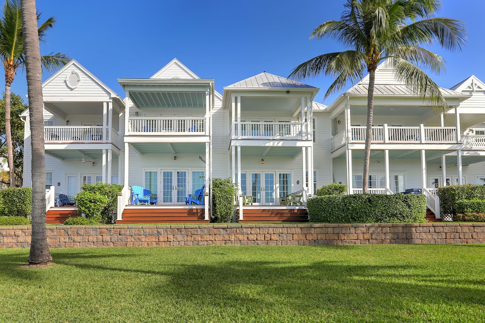 Waterfront Luxury Villa With Sunset Views and Boat Slip