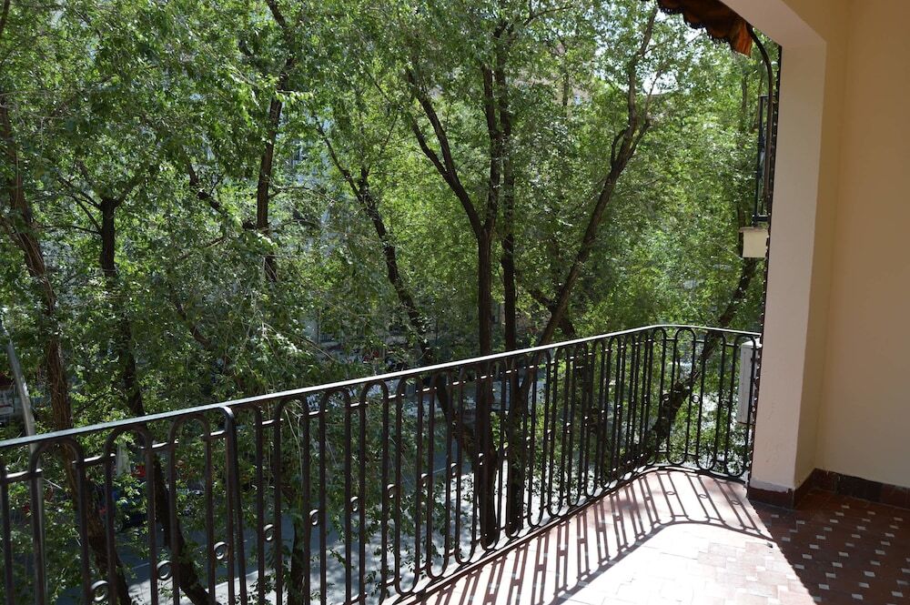 Кровать в общем номере в JMG Hostel Madrid