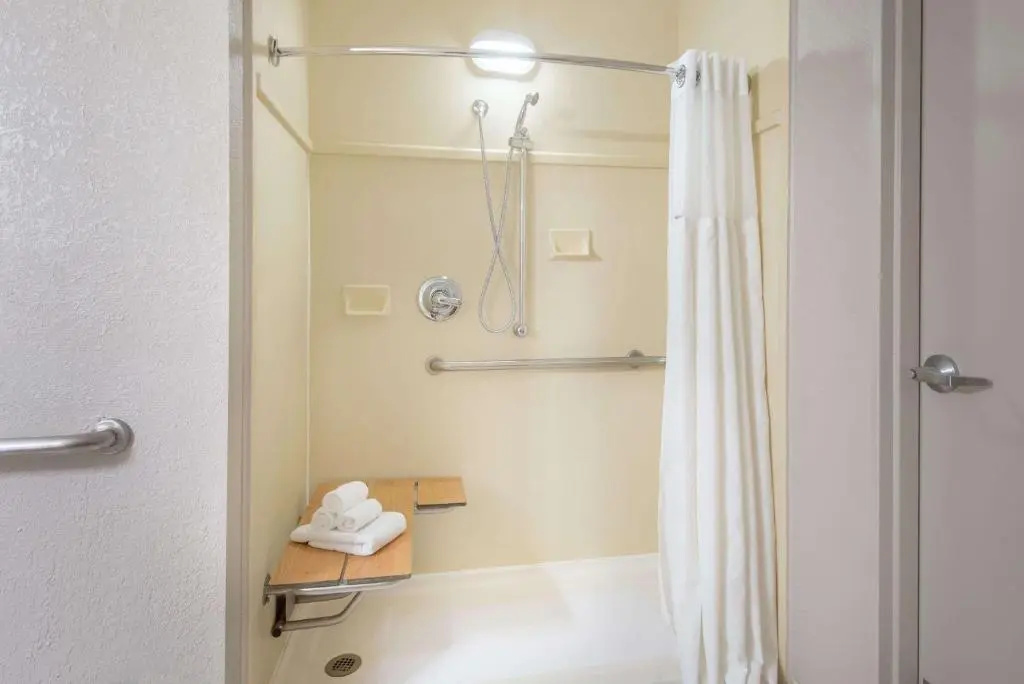 Ramada by Wyndham Cumberland Downtown - Chambres