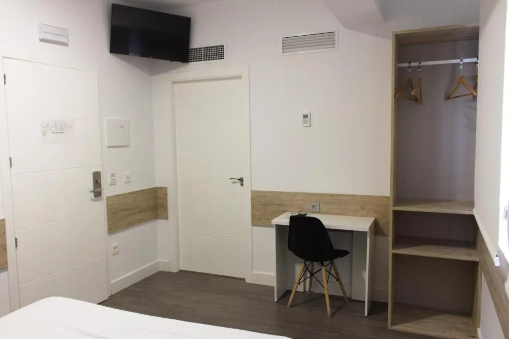 Deluxe Double room (full double bed)