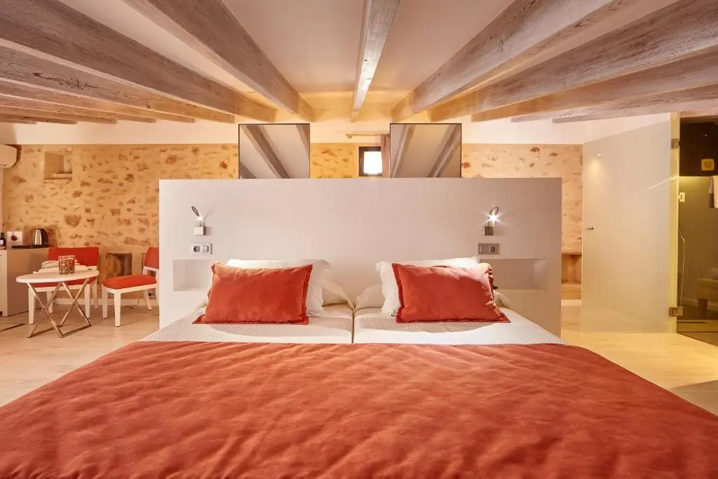 Double room (full double bed)