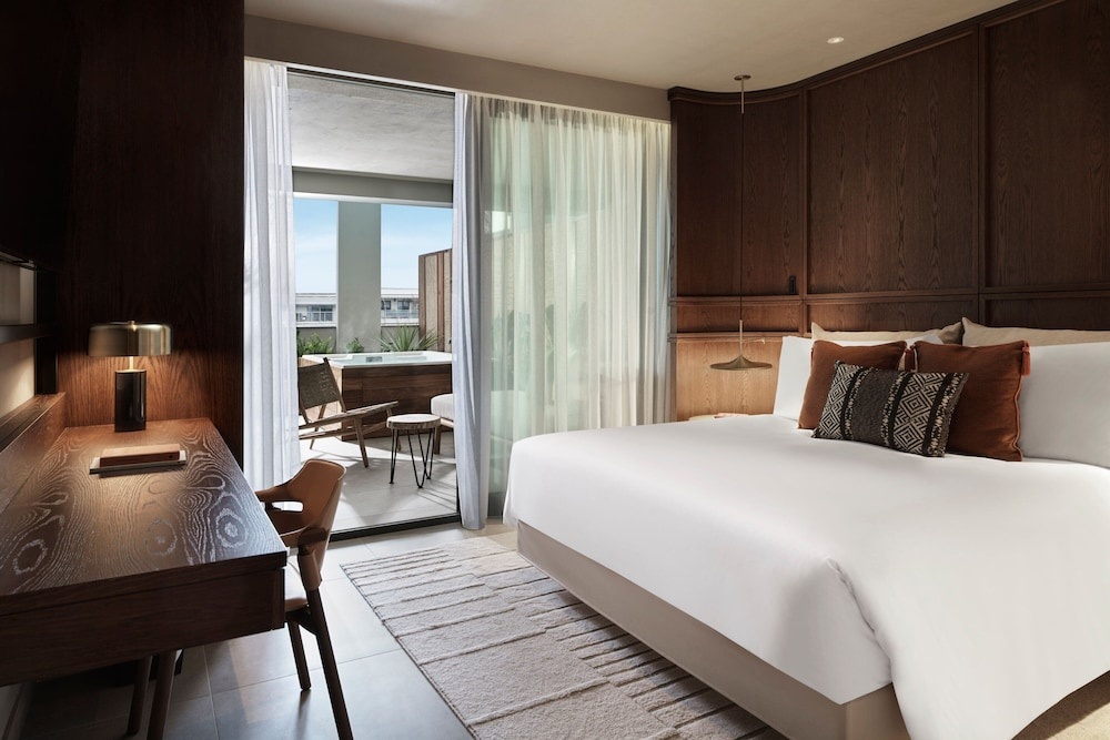 Double Magister Junior Suite with city view (full double bed) (bed type is subject to availability)