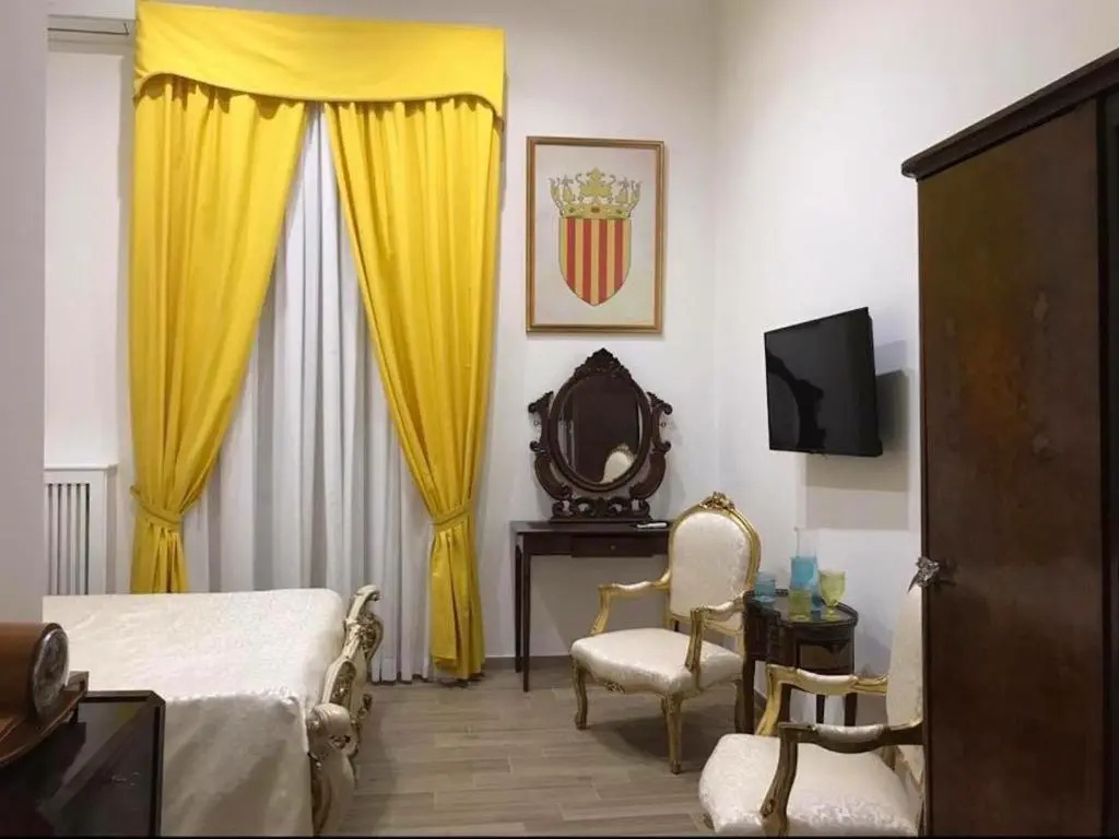 Deluxe Double room (full double bed)
