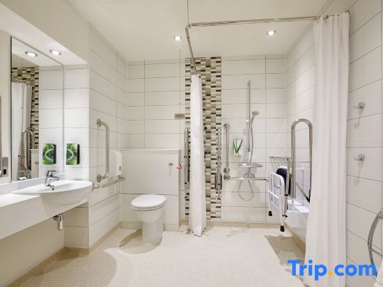 Трёхместный номер Standard в Premier Inn London Kingston Upon Thames