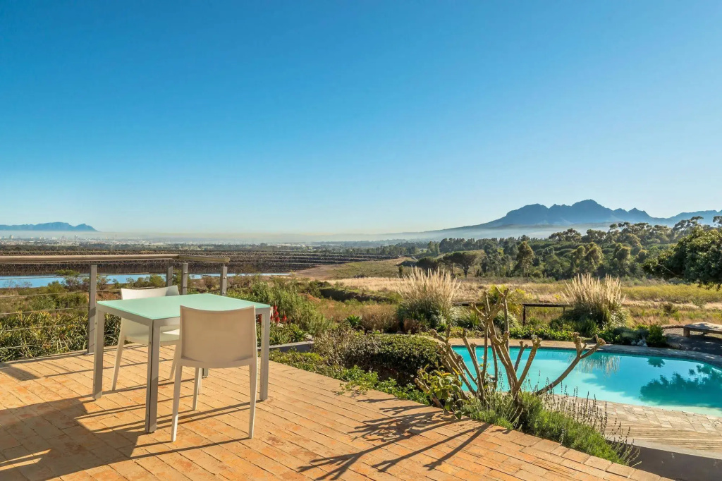 Colourful Manor Luxury Lodge