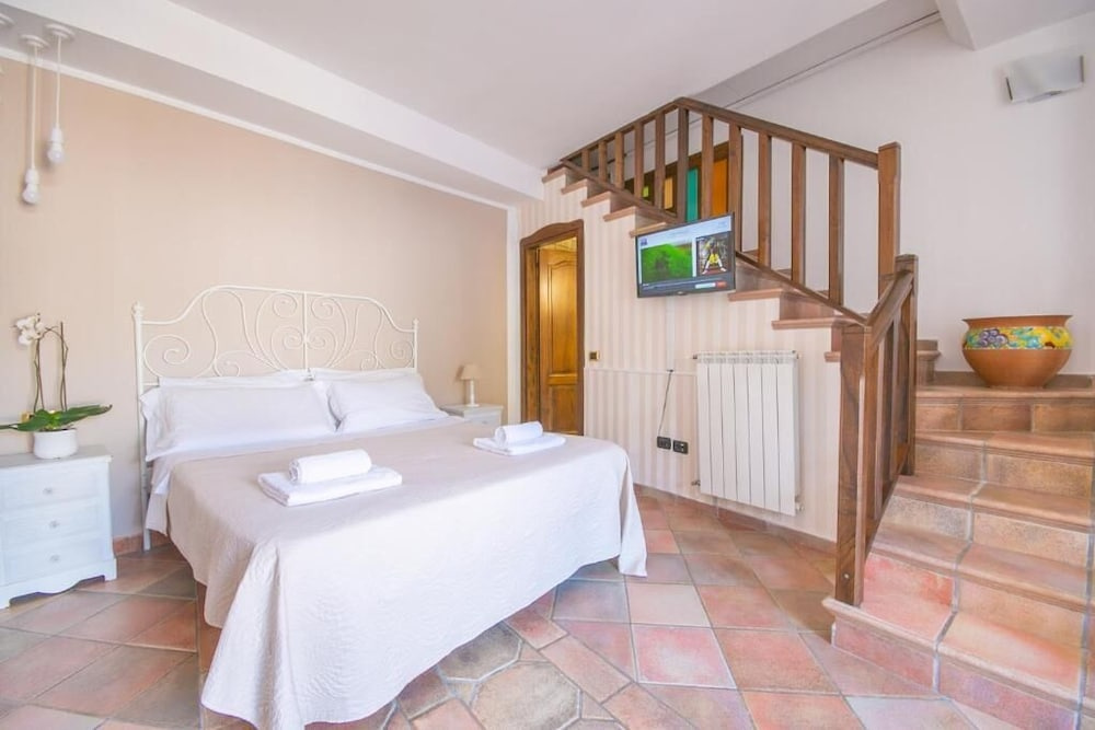 Deluxe Double room with ocean view (full double bed)