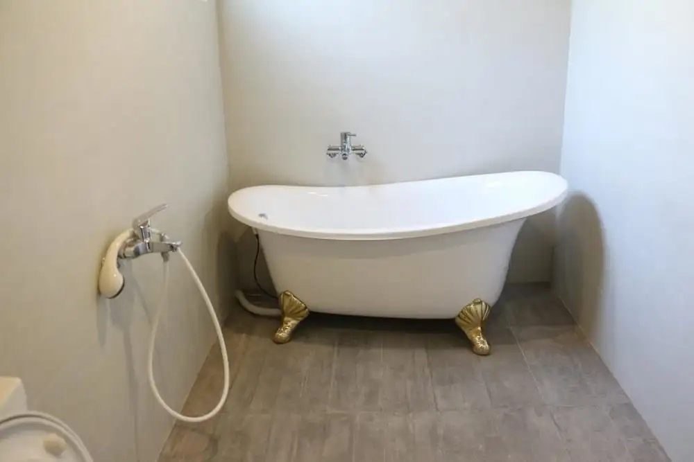 Standard Double room with balcony (full double bed)