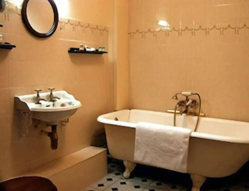 Crown & Cushion Hotel - Général