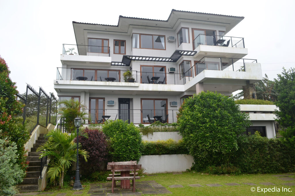 8 Suites by Fat Jimmy's Tagaytay image