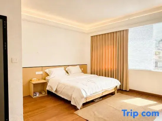 Deluxe Double room with land view (full double bed)