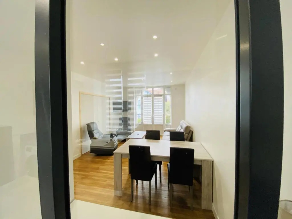 Deluxe Apartment