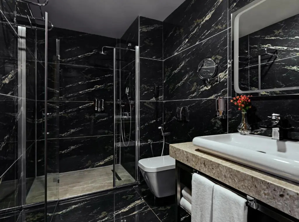 Deluxe Double room with city view (full double bed)