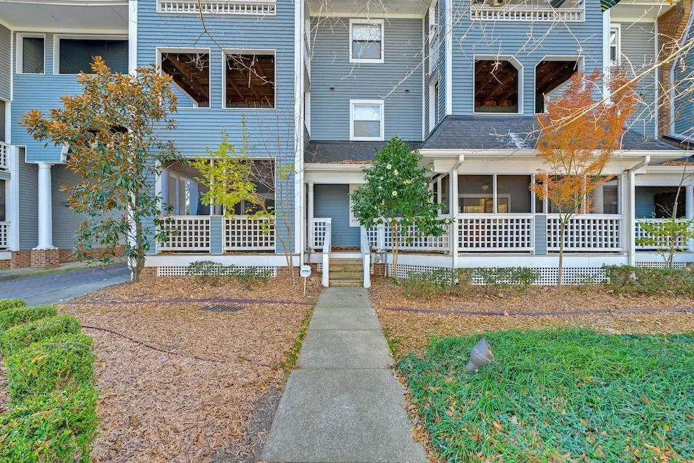 1 Mi to BOA Stadium! Walkable Condo w/ Porch
