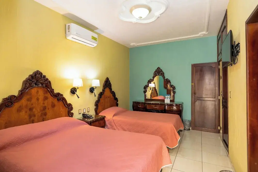 Standard Triple room